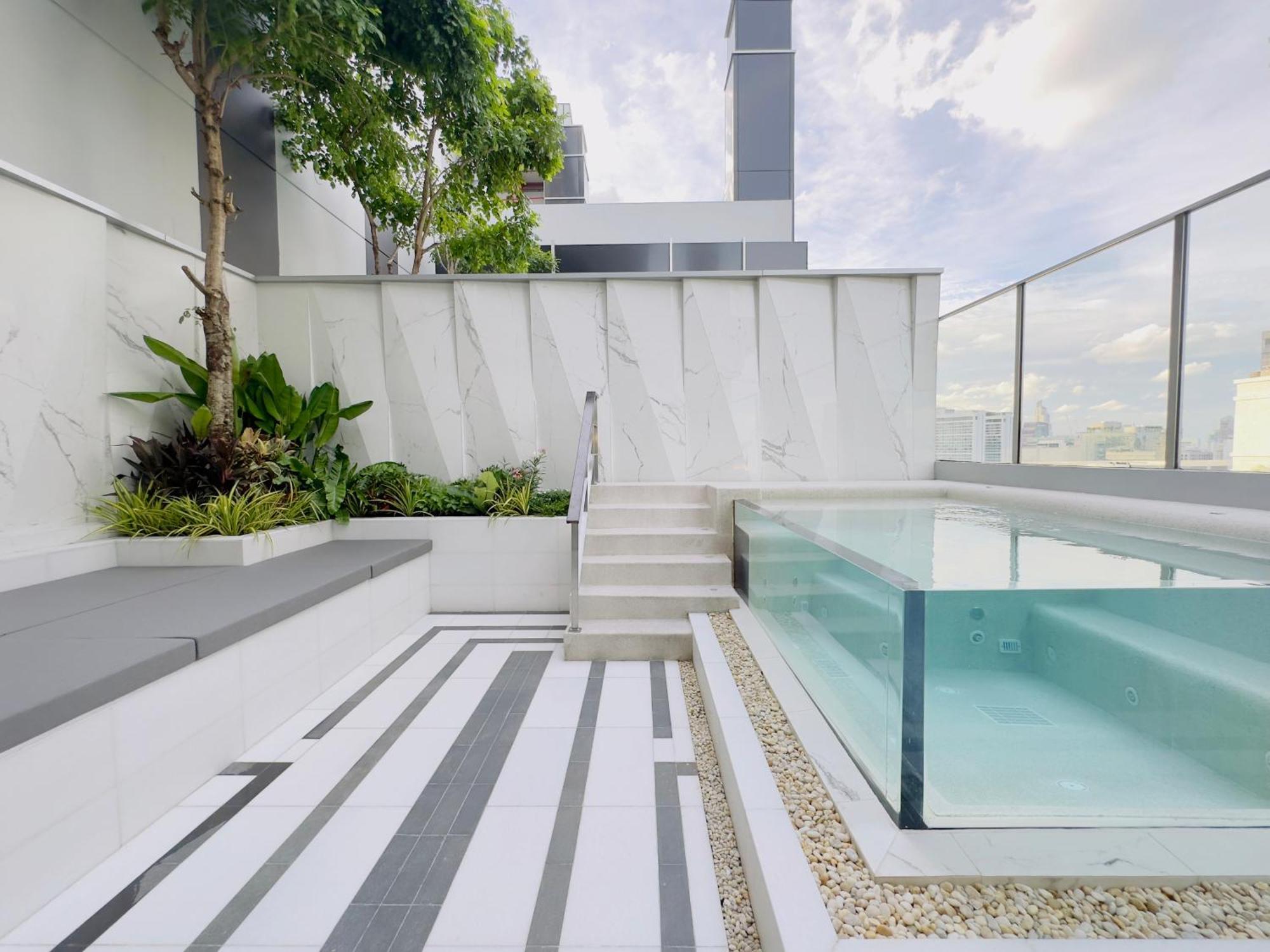 Silq Hotel & Residence, Managed By The Ascott Limited Bangkok Room photo Rooftop pool at the hotel