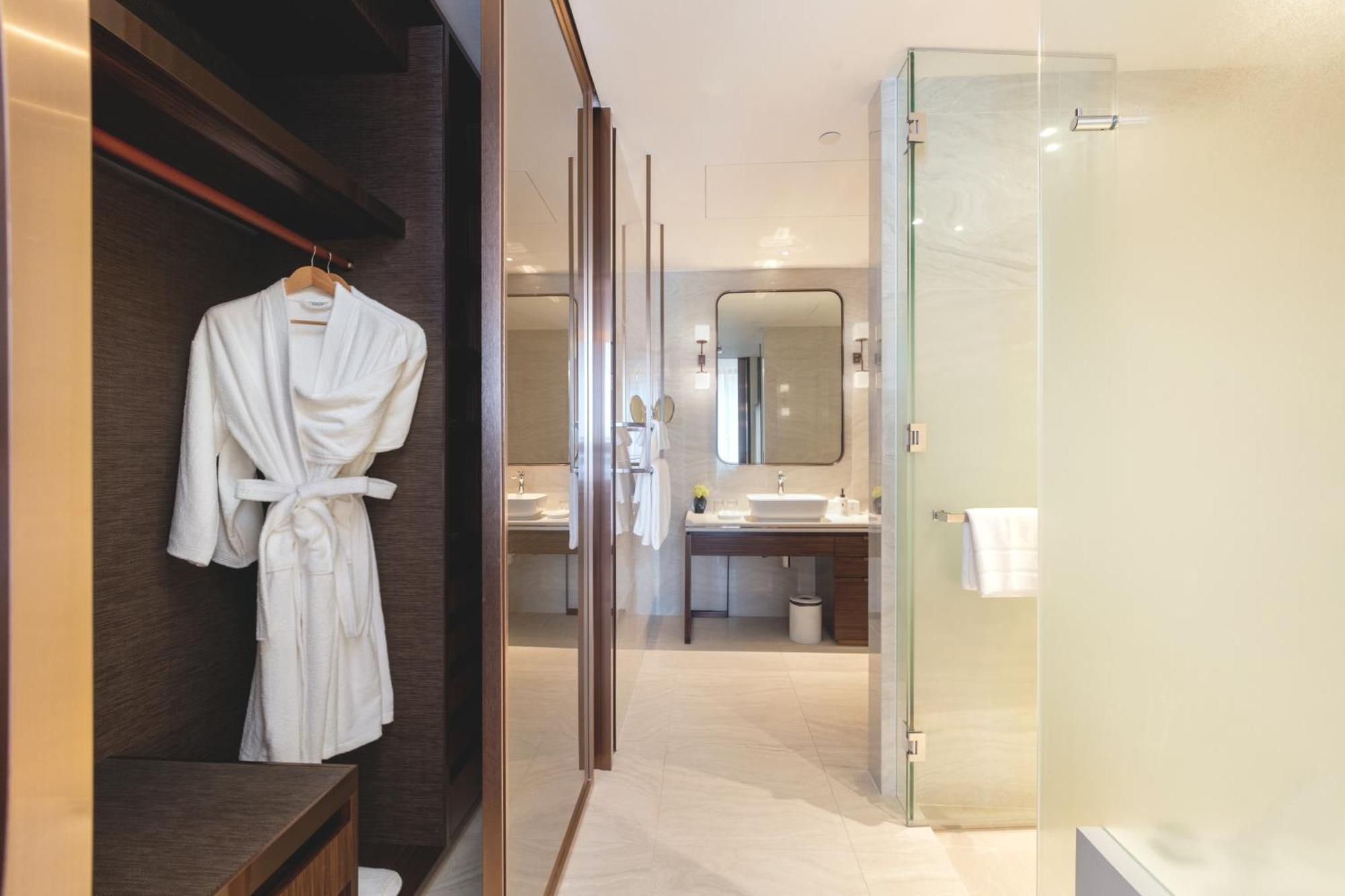 Silq Hotel & Residence, Managed By The Ascott Limited Bangkok Room photo A bathrobe hanging on a hanger